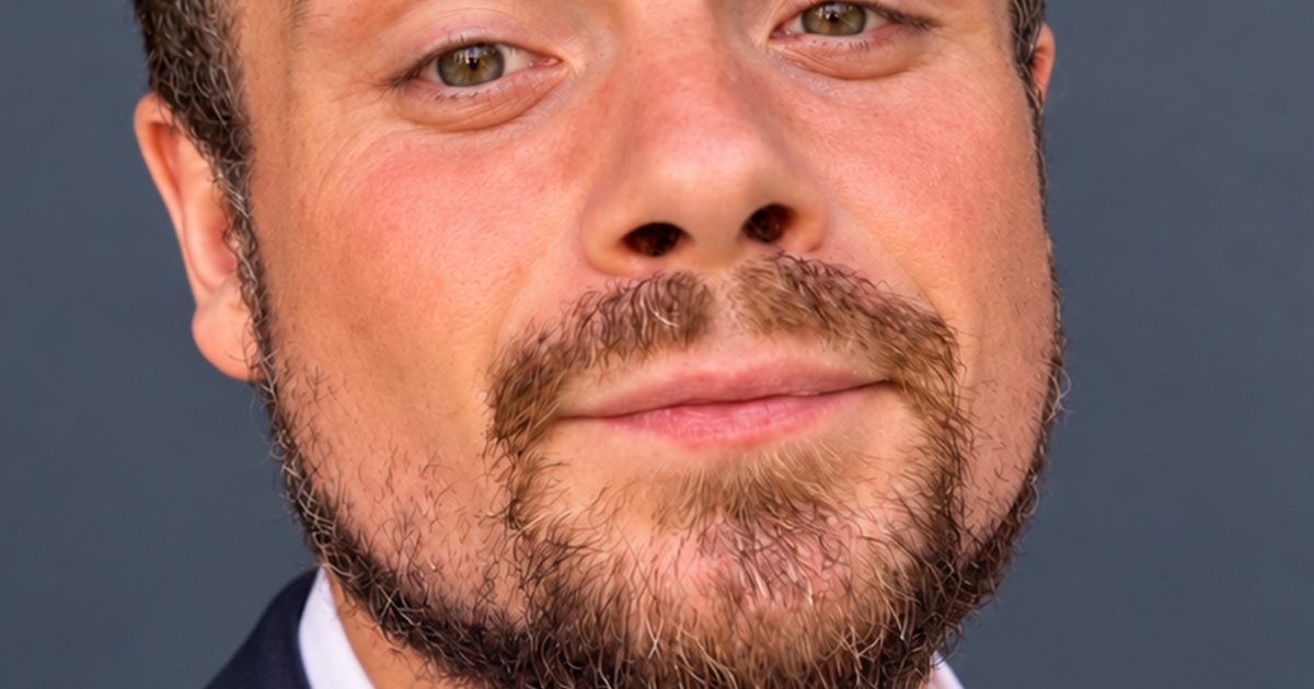 Headshot of Charlie Perry